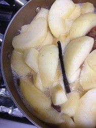 リンゴをヴァニラで煮る