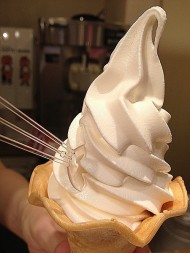 午後5時、岡山ではちみつソフトクリーム150円