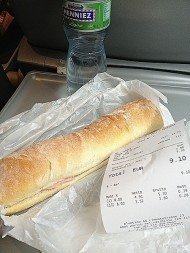 スイス国鉄の車内販売、サンドイッチと水で９．１ユーロ